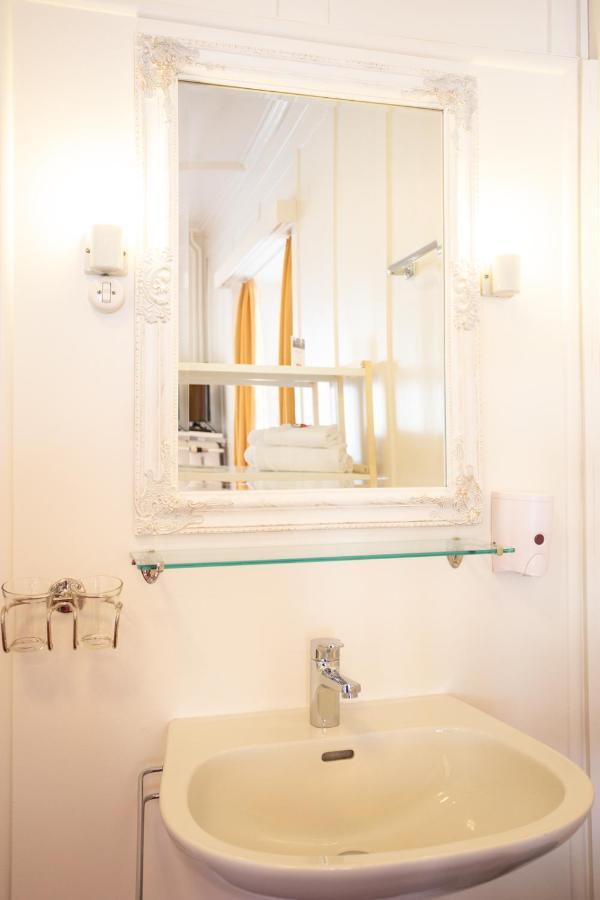Hotel Zunfthaus Zur Rebleuten 2*